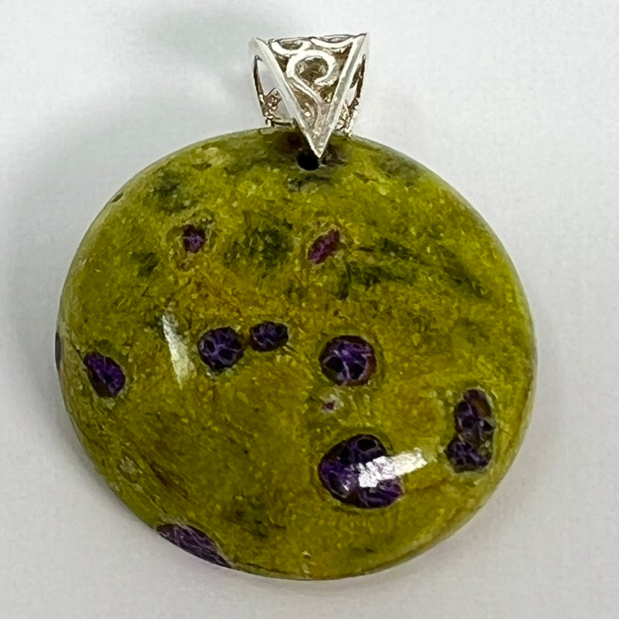 Pendant - Stichtite (Atlantisite)