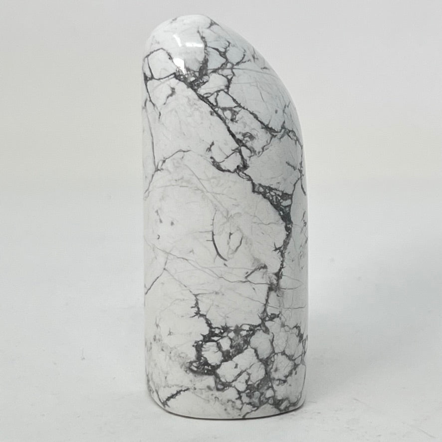 Howlite - Free Form