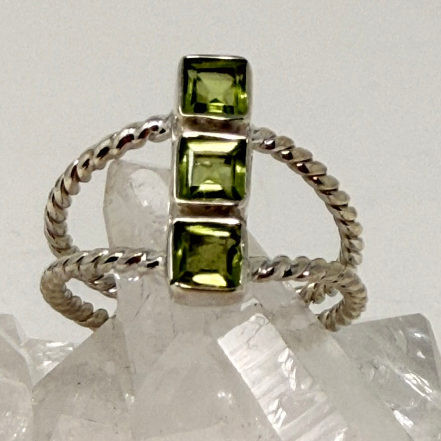 Ring - Peridot - Size 12
