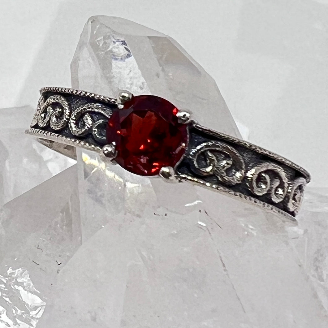Ring - Garnet - Size 8