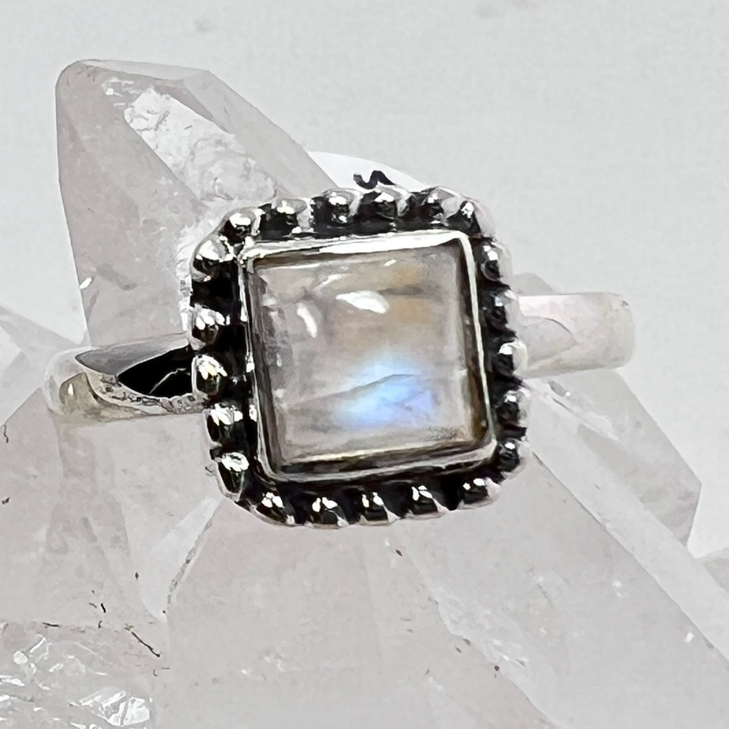 Ring - Rainbow Moonstone Size 7