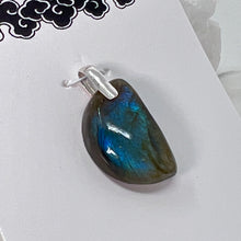 Load image into Gallery viewer, Pendant - Labradorite
