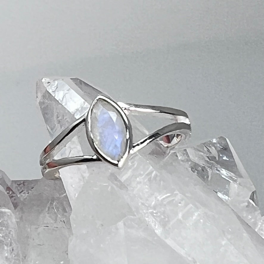 Ring - Rainbow Moonstone - Size 7