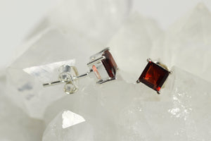 Earrings - Garnet (Triange/Square)