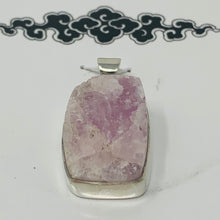 Load image into Gallery viewer, Pendant - Kunzite (rough/natural)
