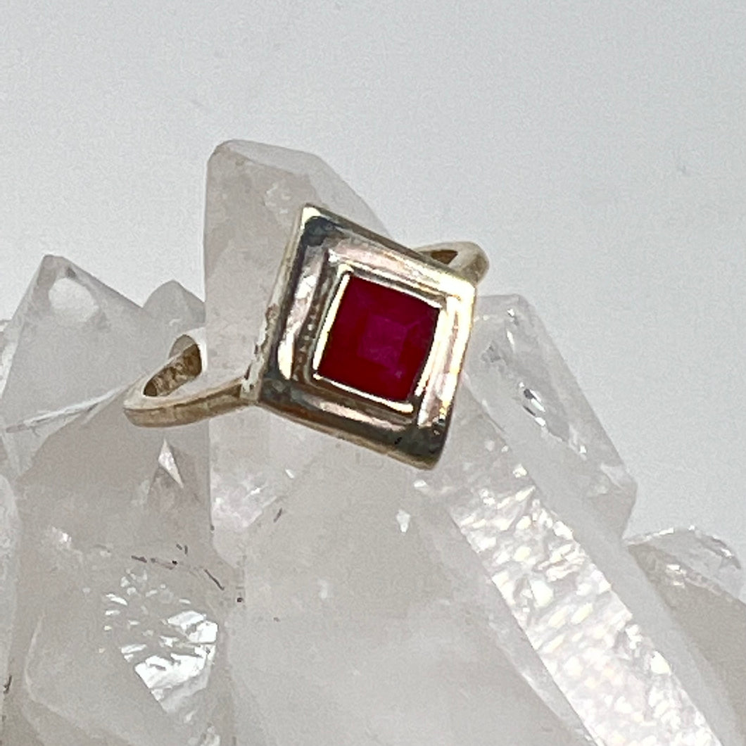 Ring - Ruby Size 5