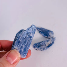 Load image into Gallery viewer, Blue Kyanite (blades)
