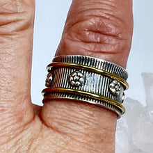 Load image into Gallery viewer, Ring - Gold &amp; Silver Flower Spinner - Multiple sizes
