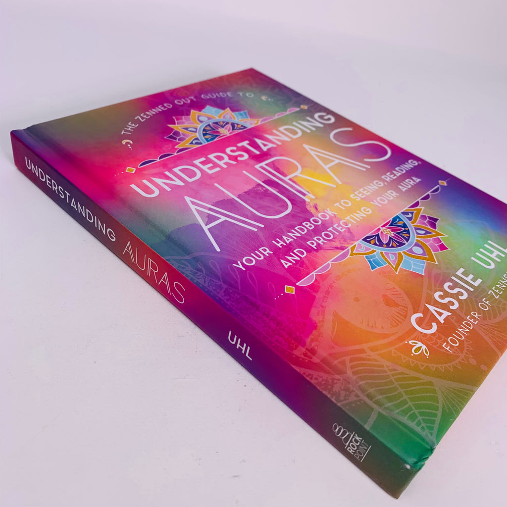 The Zenned Out Guide to Understanding Auras by Cassie Uhl (Hardcover)