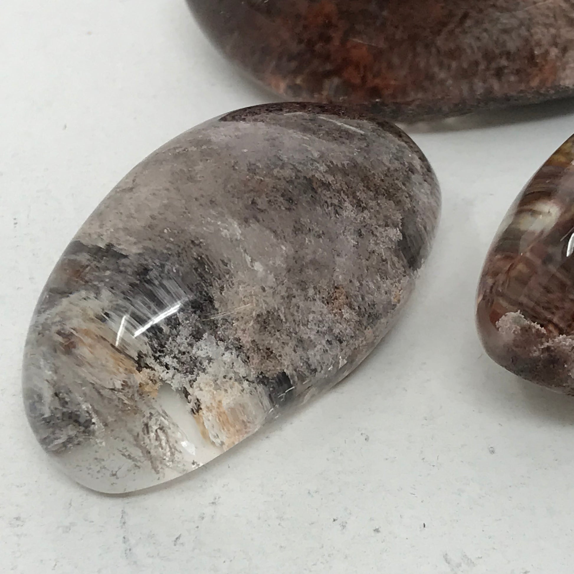 Quartz Lens with rutile/inclusions